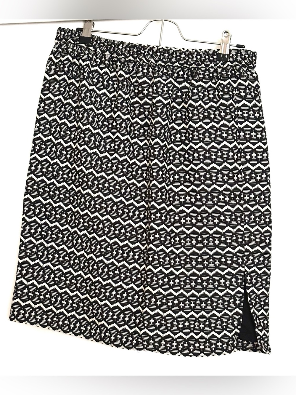 LOFT Black & White Geometric Print Skirt Size Medium